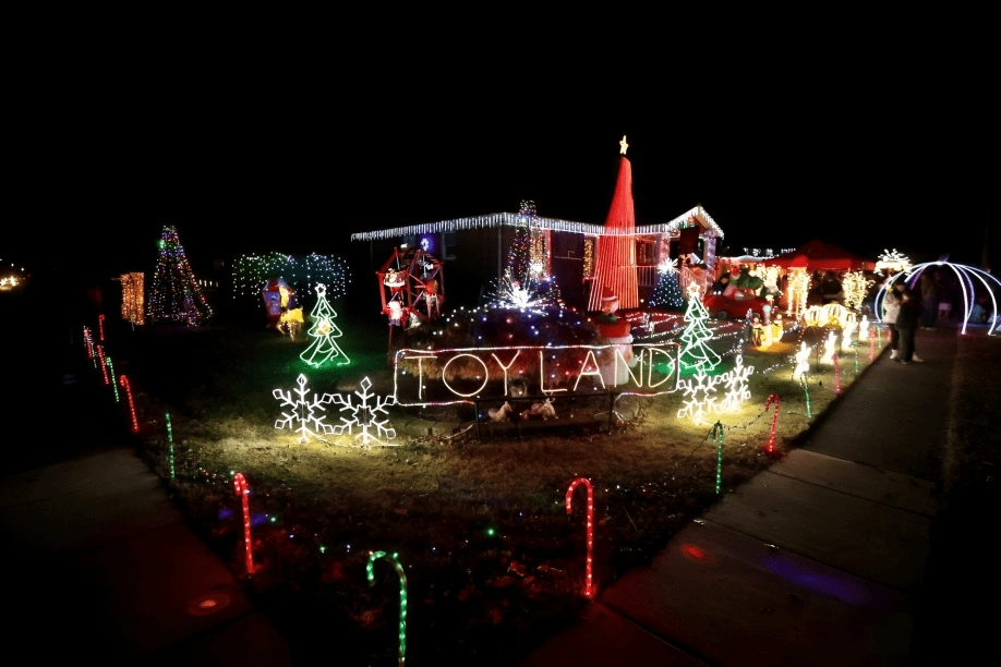 Louisville Home Lights Up Neighborhood with Stunning Christmas Decorations